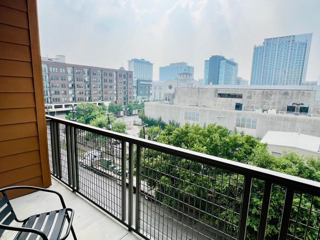 Downtown Apt Free Parking - Pool - Gym - Fully Kitchen Х'юстон Екстер'єр фото