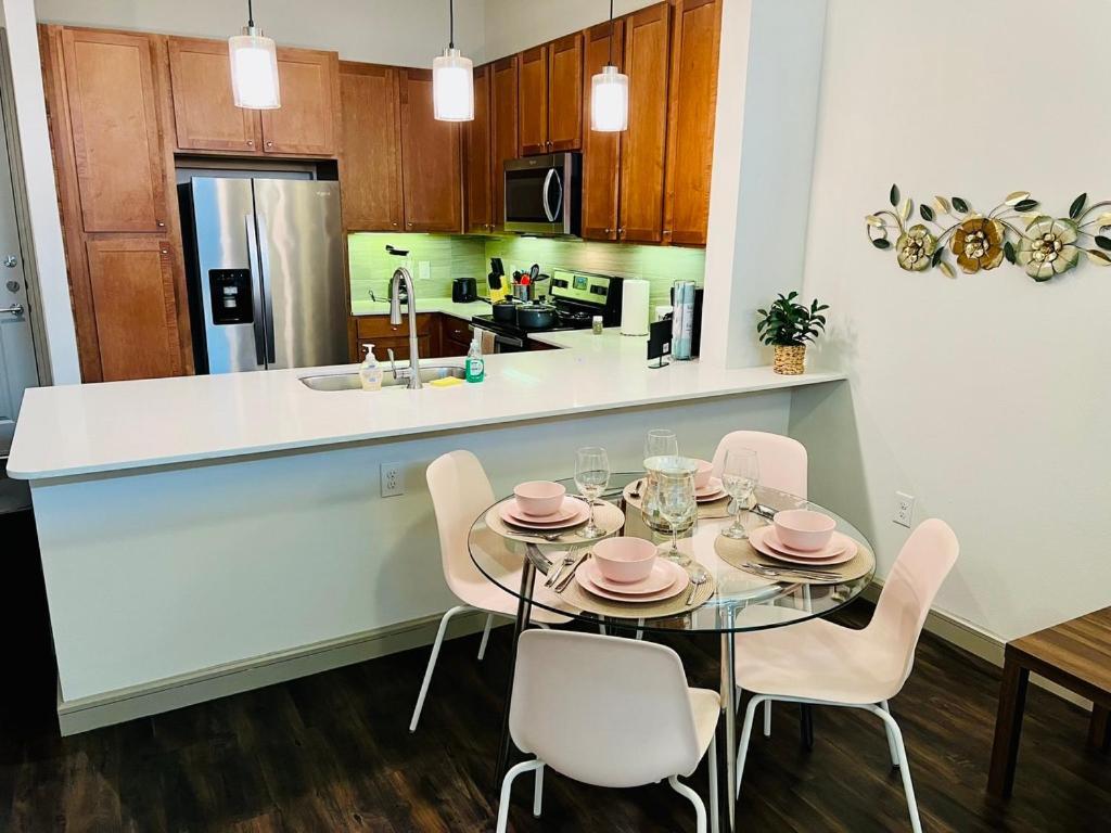 Downtown Apt Free Parking - Pool - Gym - Fully Kitchen Х'юстон Екстер'єр фото