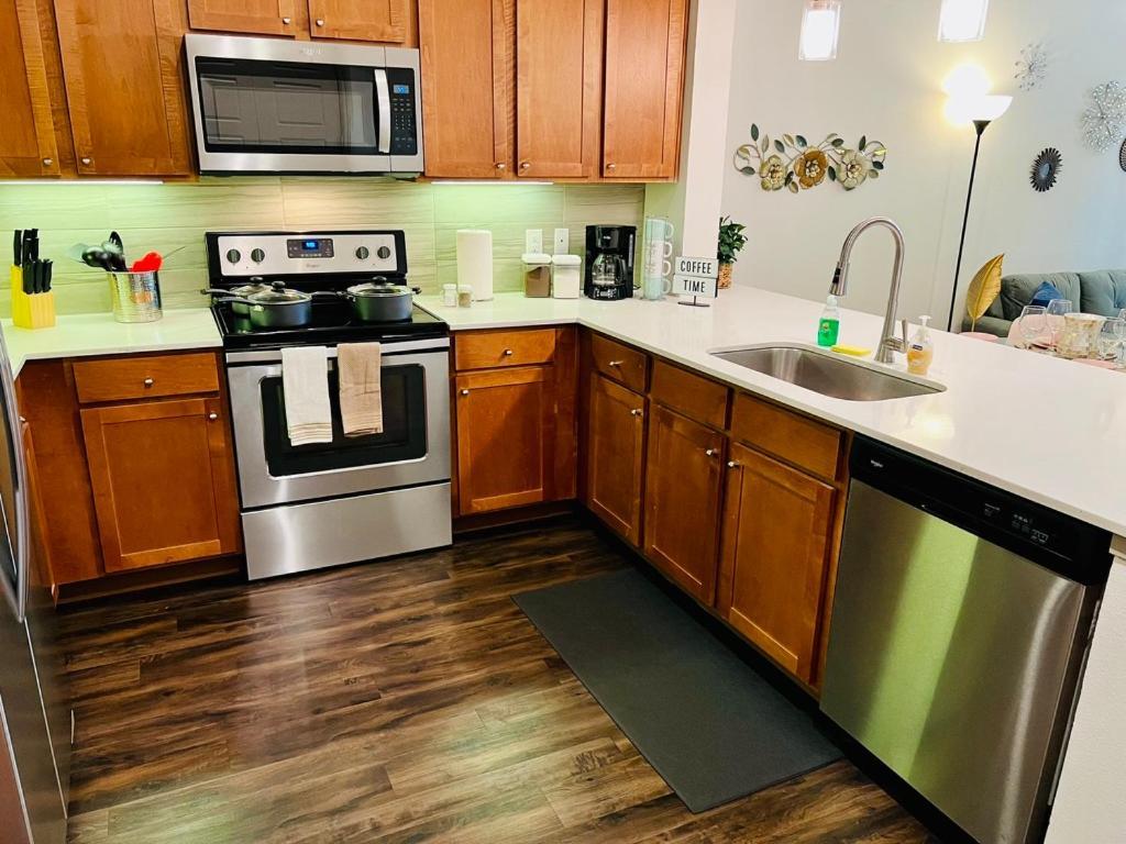 Downtown Apt Free Parking - Pool - Gym - Fully Kitchen Х'юстон Екстер'єр фото