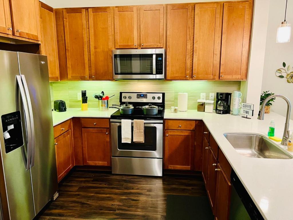 Downtown Apt Free Parking - Pool - Gym - Fully Kitchen Х'юстон Екстер'єр фото