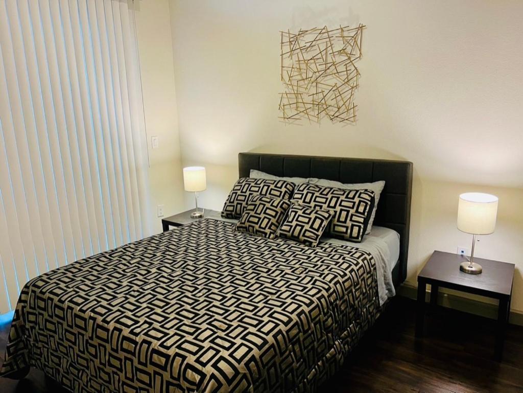 Downtown Apt Free Parking - Pool - Gym - Fully Kitchen Х'юстон Екстер'єр фото